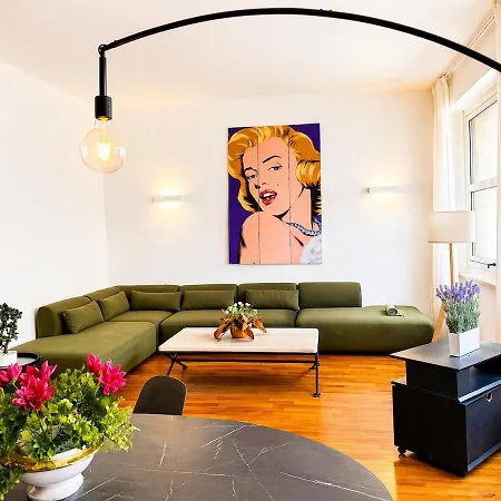 Celebrity Home, Apartment *