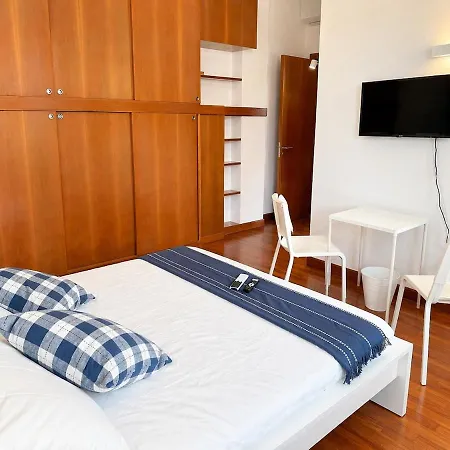 Celebrity Home, Bari