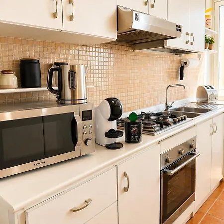 Celebrity Home, Apartment