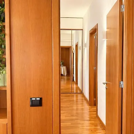 Celebrity Home, Apartment Bari