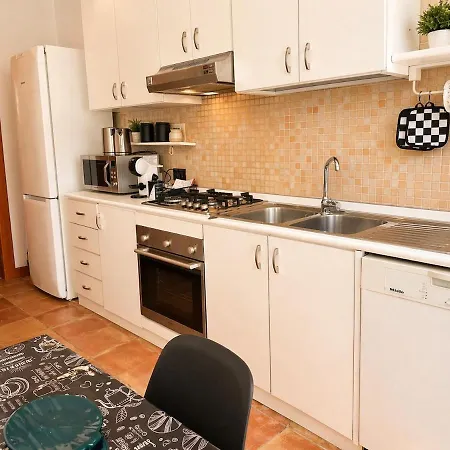 Celebrity Home, Bari