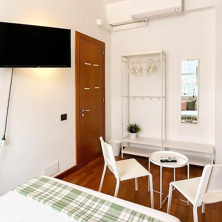 Celebrity Home, * Bari