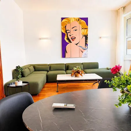 Celebrity Home, Lejlighed *