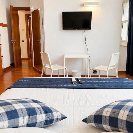 Celebrity Home, * Bari