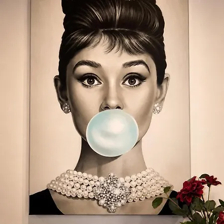 Celebrity Home, Apartment *
